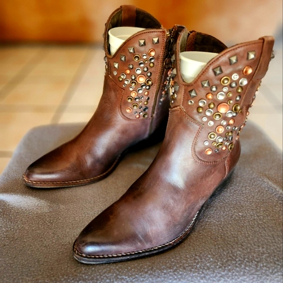 ZiGiny Brown Studded Leather Cowgirl Boots - Picture 2 of 7